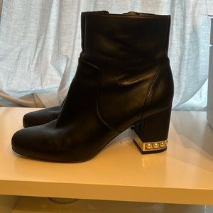 Very good condition bootie by Karl Langerfeld